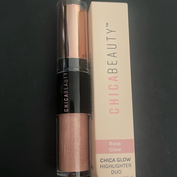 CHICA BEAUTY Chica Glow Highlighter Duo - Chica Glow - FULL SIZE - Brand NEW* - Picture 2 of 8